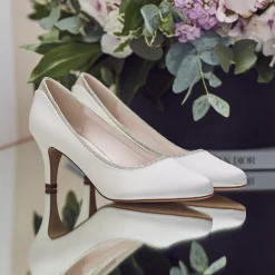 Rainbow Club Jara Elfenbeinfarbene Satin- und Silberglitzer-Schuhe mit breiter Passform* Schuhe Für Die Mutter Der Braut | Hochzeitsschuhe