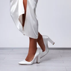 Rainbow Club Remi Färbbar Elfenbein Satin Breite Passform Block Heel Courts* Hochzeitsschuhe | Hochhackige Schuhe