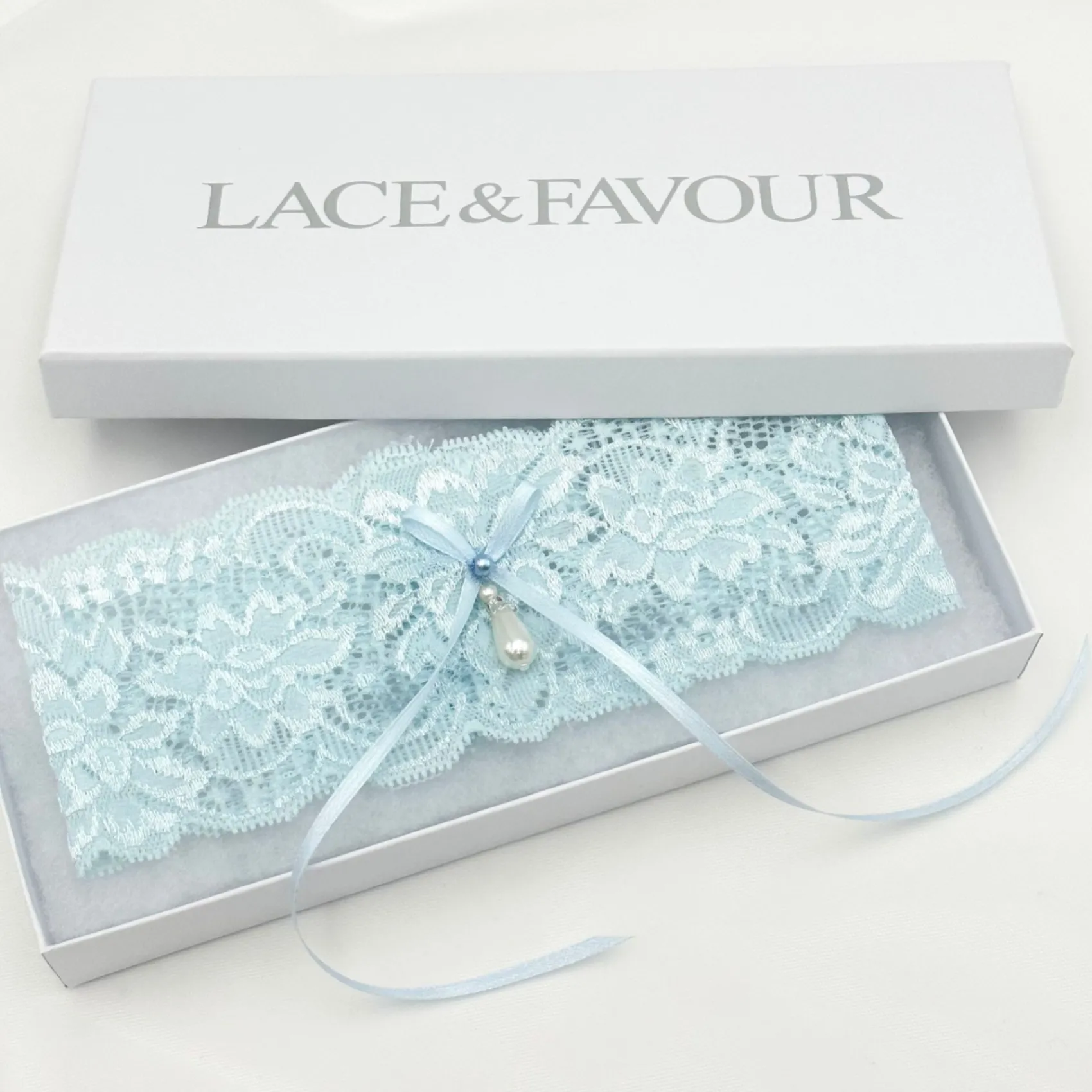 Boudoir Couture Reinheit Blau Zarte Spitze Hochzeit Strumpfband mit Perle Detail* Etwas Blaue Geschenke | Geschenke Für Die Braut