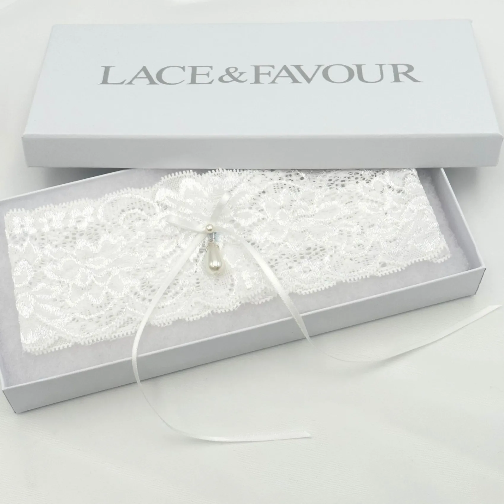 Boudoir Couture Reinheit Elfenbein Zarte Spitze Hochzeit Strumpfband mit Perle Droplet* Geschenke Für Die Braut | Strumpfbänder Für Bräute