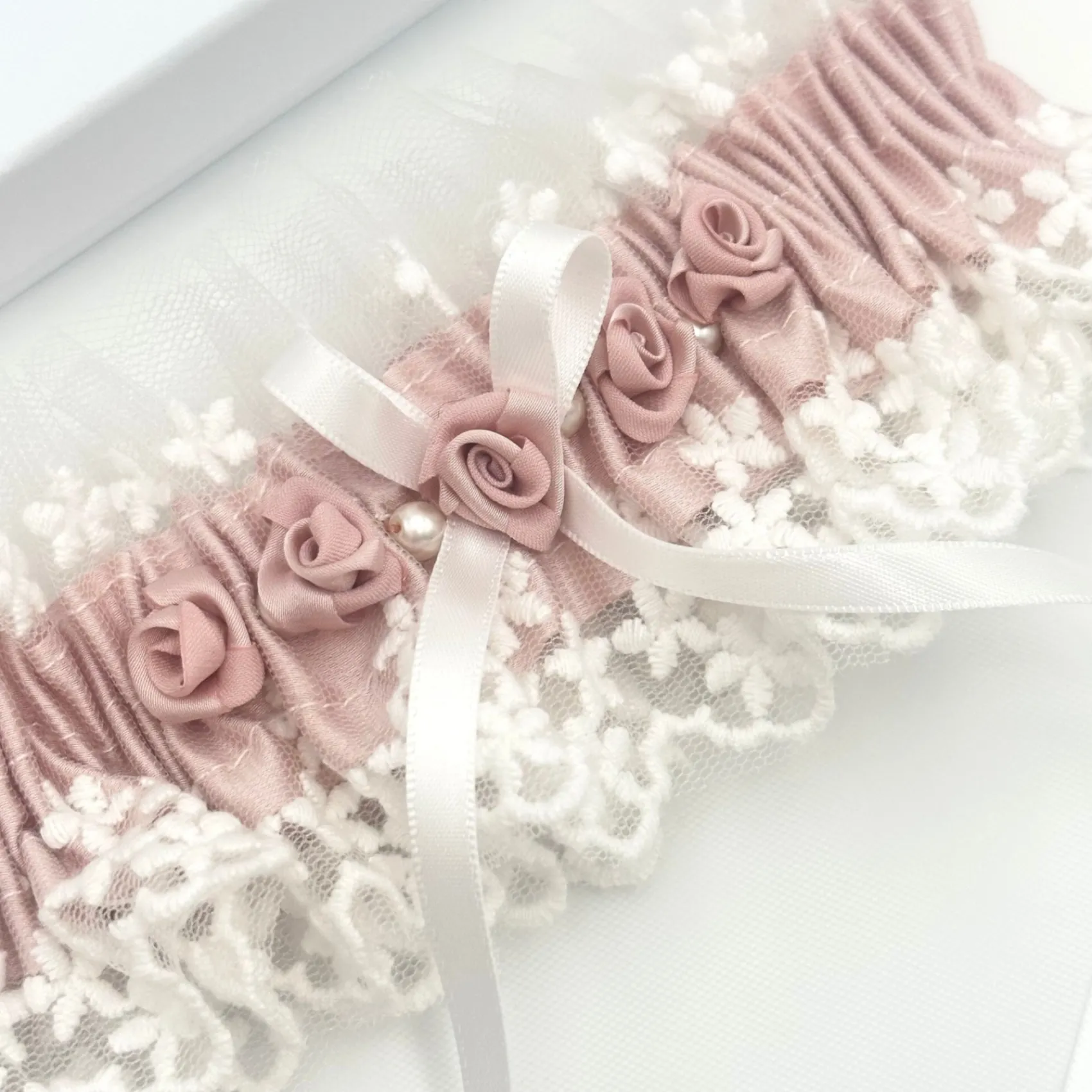Boudoir Couture Rhapsody Blush Seide und Elfenbein Vintage Spitze Strumpfband mit Rose Detail* Geschenke Für Die Braut | Strumpfbänder Für Bräute