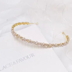 Lace & Favour Rochelle Gold Schmales Stirnband mit Kristall und Perlen* Abschlussball-haarbänder & Tiaras | Perlen-haarschmuck