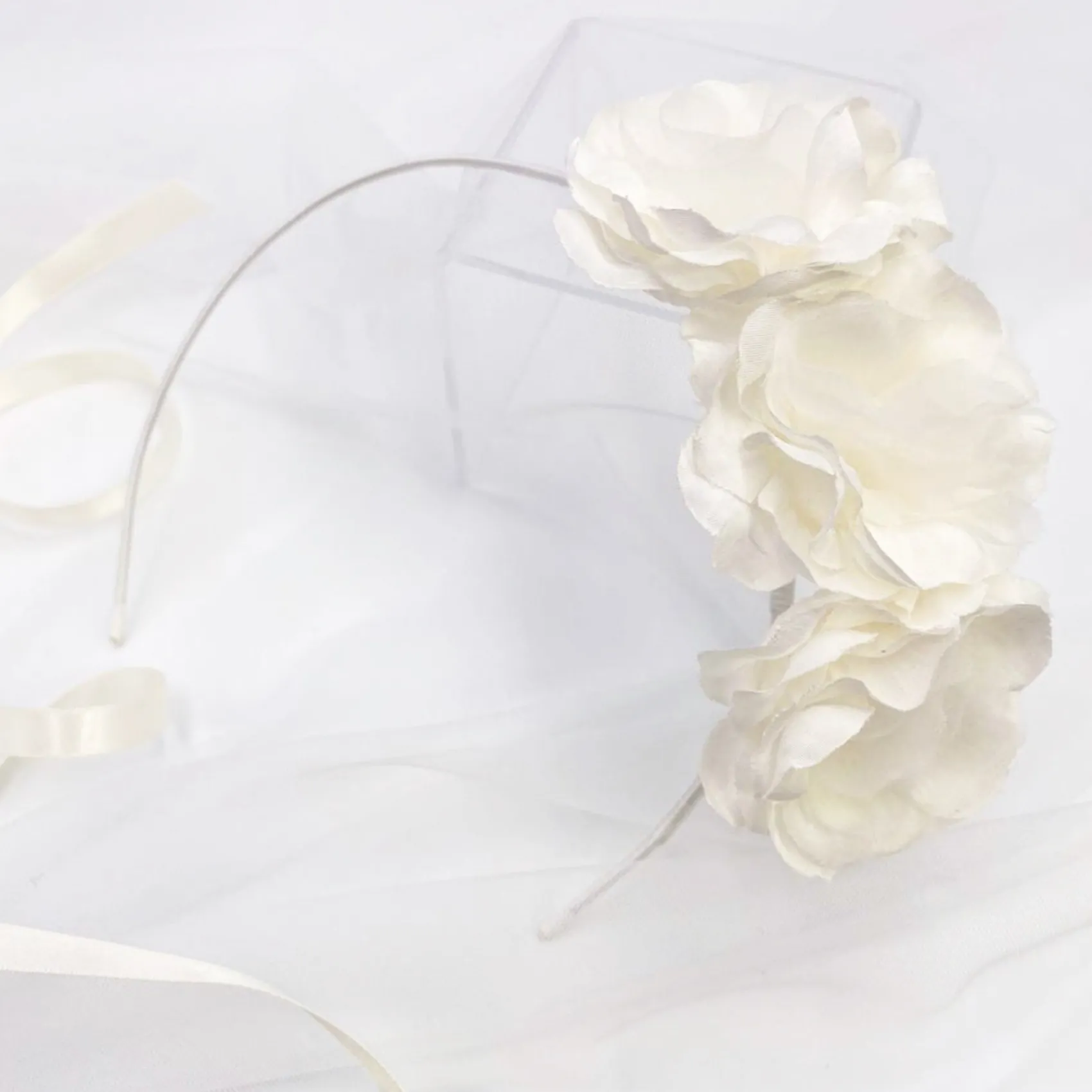 Beads & Beyond Rosie Drei Blumen Elfenbein Blumenmädchen Stirnband* Geschenke Für Blumenmädchen | Haarschmuck Für Blumenmädchen