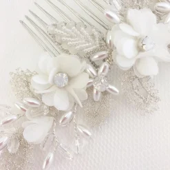 Beads & Beyond Sabrina Perlenblätter und Opalkristall Elfenbein Blumen Haarkamm* Geschenke Für Die Braut | Silberne Haar-accessoires