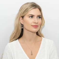 Sarah Alexander Nomad Grauer Chalzedon Doppel-Tropfen-Anhänger* Geschenke Für Die Mutter Des Bräutigams | Geschenke Für Die Mutter Der Braut