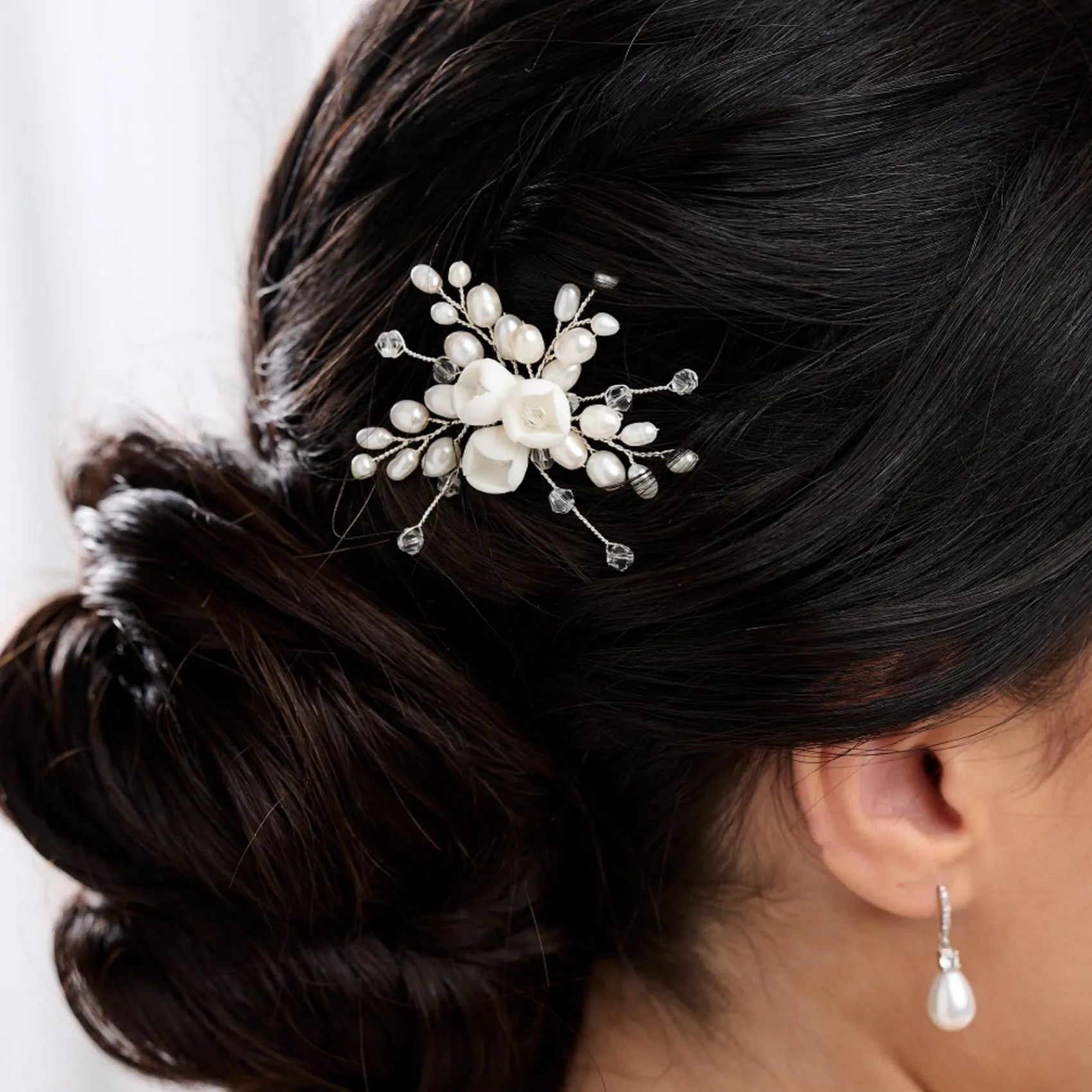 Lace & Favour Schneeglöckchen Porzellanblumen und Süßwasserperlen Haarnadel (Silber)* Geschenke Für Die Braut | Perlen-haarschmuck