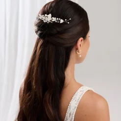 Lace & Favour Skye Porzellan Blumen und Perlen Brauthaarkamm (Gold)* Perlen-haarschmuck | Gold-haar-accessoires