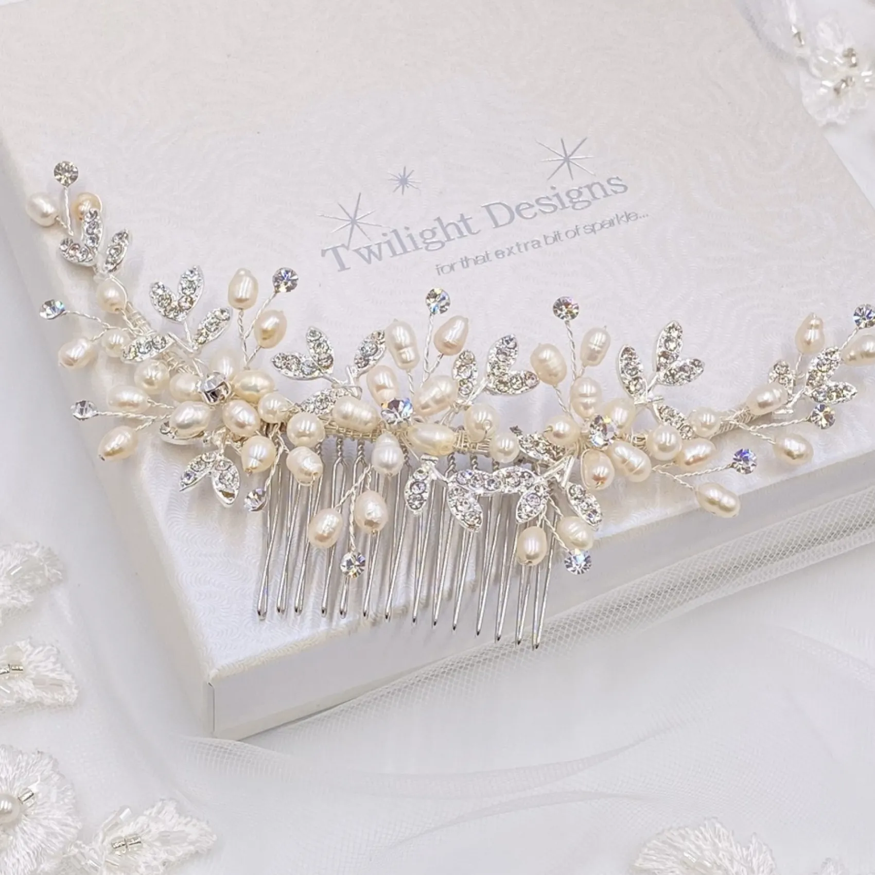 Twilight Designs Sophia Haarkamm mit Süßwasserperlen und Kristallblättern* Perlen-haarschmuck | Silberne Haar-accessoires