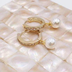 Lace & Favour Tahiti Gold Perlen Tropfen Kristall Huggie Hoop Ohrringe* Geschenke Für Brautjungfern | Geschenke Für Die Braut