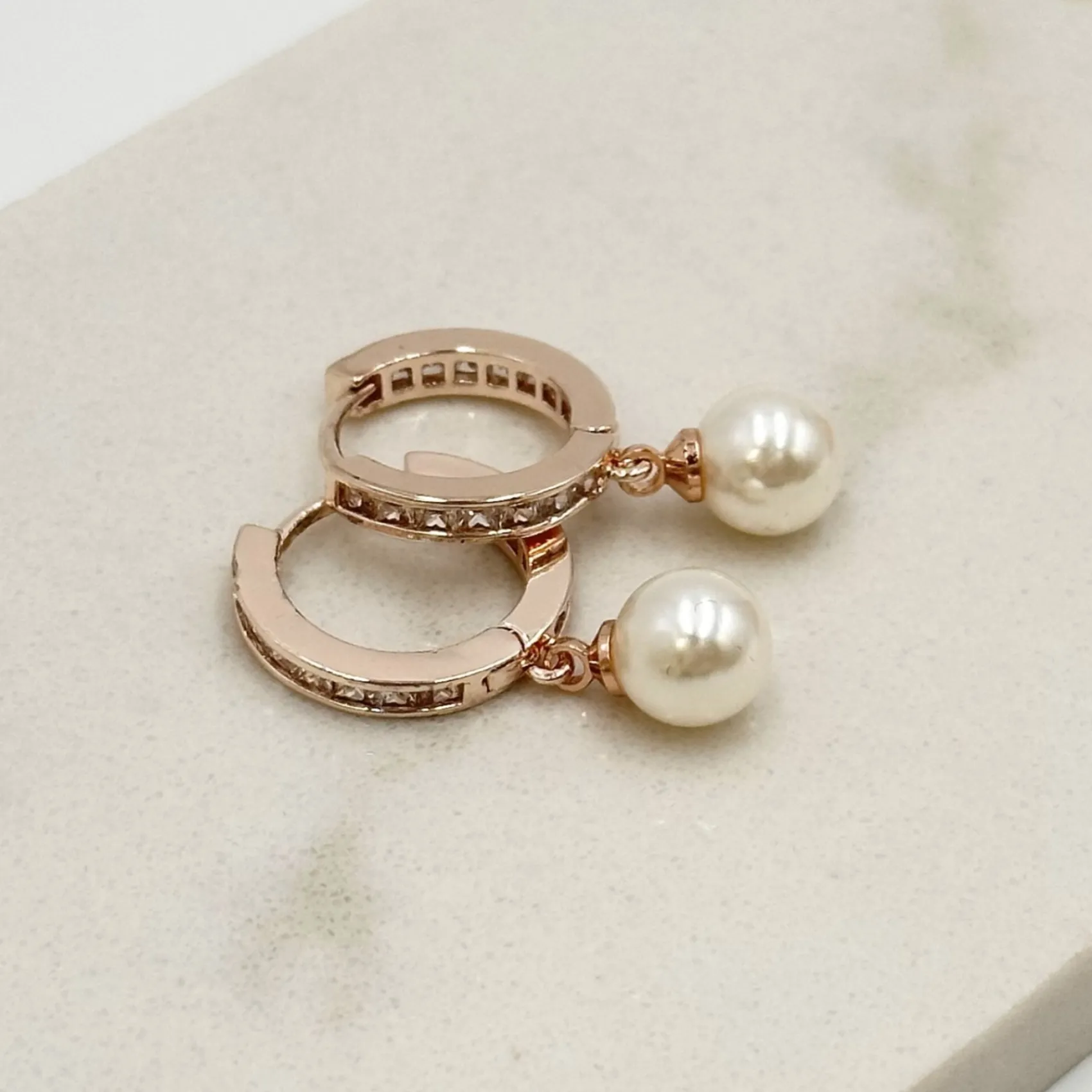 Lace & Favour Tahiti Rose Gold Perlen Tropfen Kristall Huggie Hoop Ohrringe* Geschenke Für Brautjungfern | Geschenke Für Die Braut