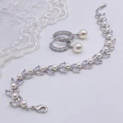 Lace & Favour Tahiti Silber Perle Tropfen Kristall Huggie Hoop Ohrringe* Geschenke Für Brautjungfern | Geschenke Für Die Braut