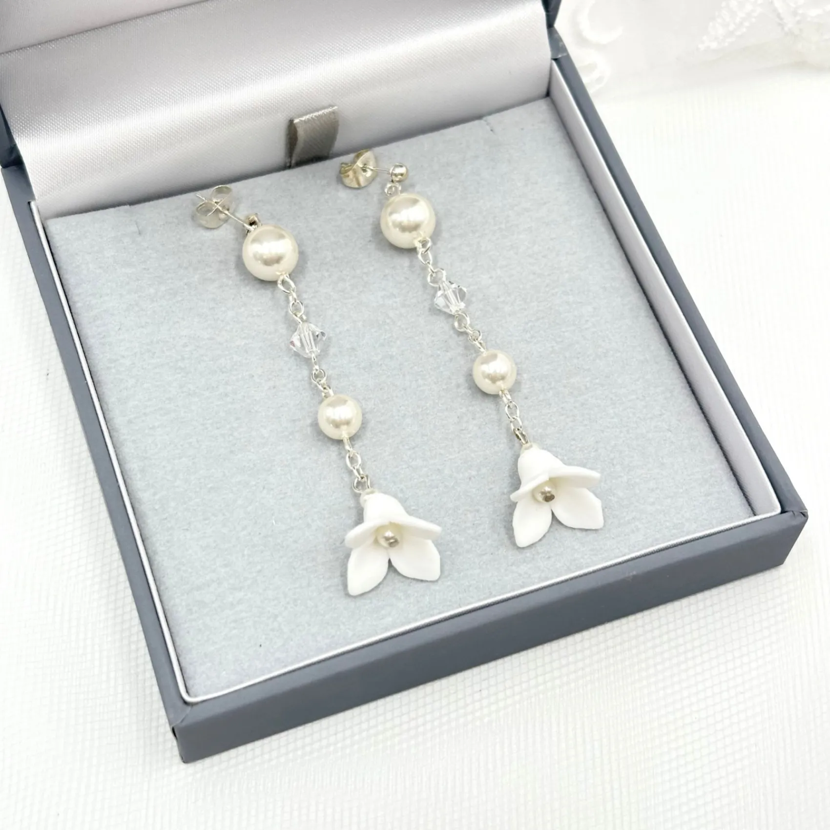 Beads & Beyond Tautropfen Lange florale Tropfenohrringe* Silberner Hochzeitsschmuck | Hochzeits-ohrringe