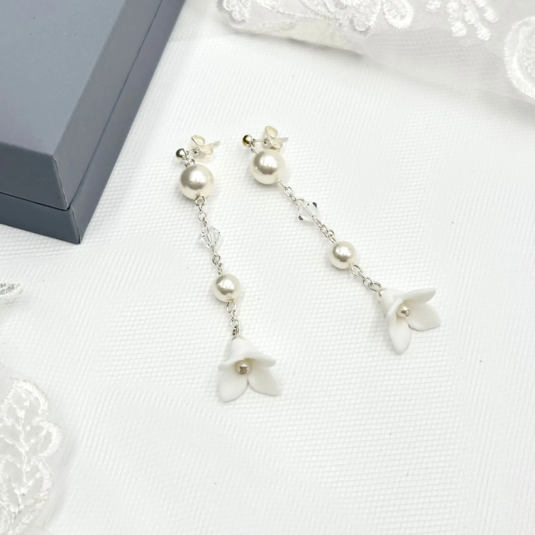 Beads & Beyond Tautropfen Lange florale Tropfenohrringe* Silberner Hochzeitsschmuck | Hochzeits-ohrringe