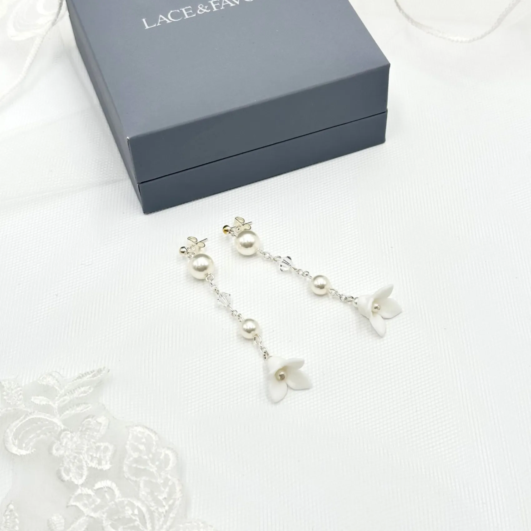 Beads & Beyond Tautropfen Lange florale Tropfenohrringe* Silberner Hochzeitsschmuck | Hochzeits-ohrringe