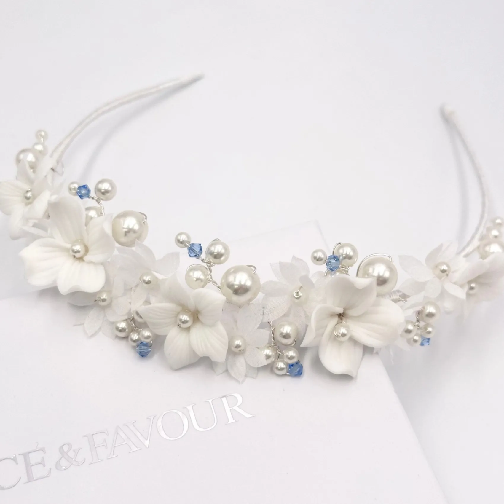 Beads & Beyond Tiffany Perle und heller Saphir Kristall Floral Tiara* Etwas Blaue Geschenke | Geschenke Für Die Braut