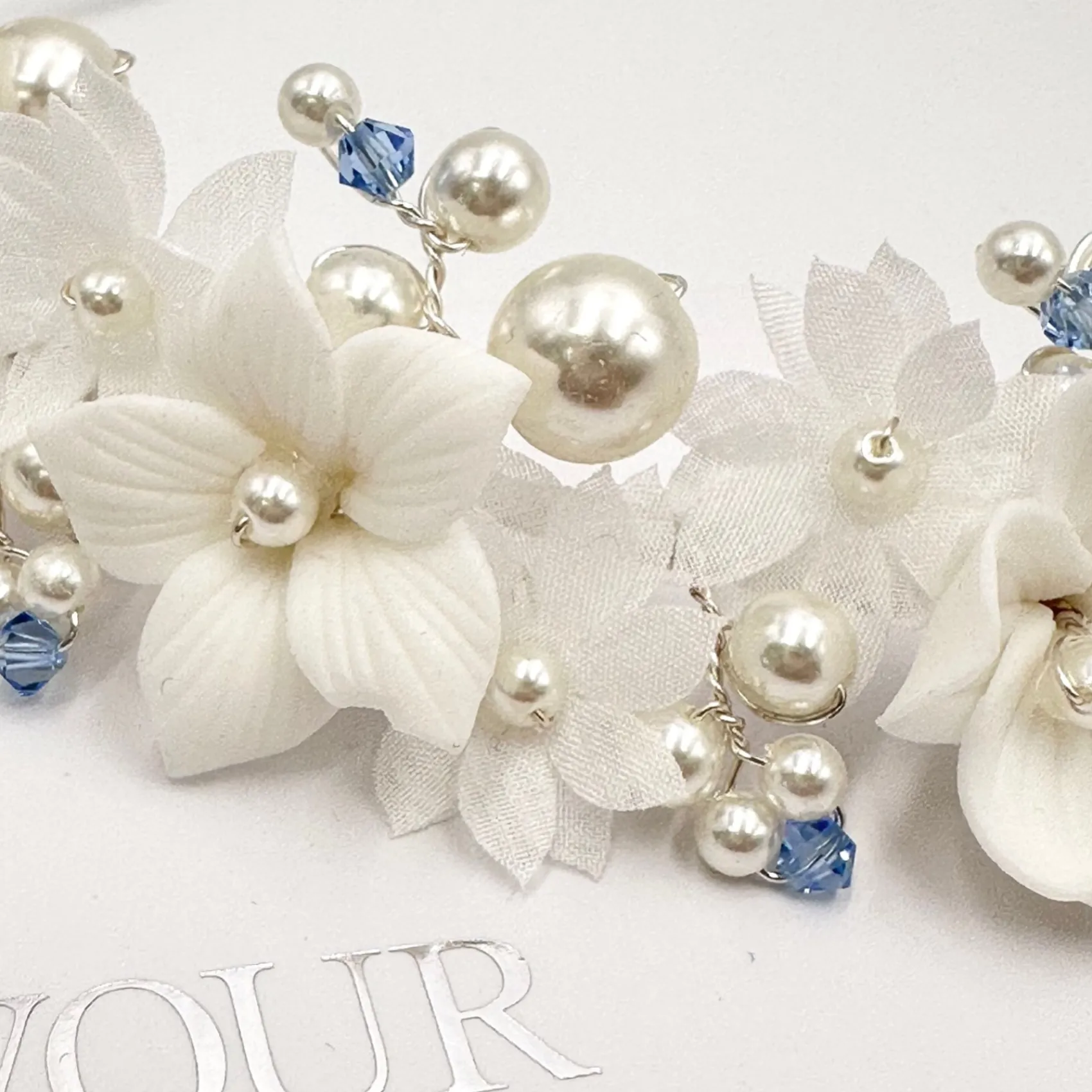 Beads & Beyond Tiffany Perle und heller Saphir Kristall Floral Tiara* Etwas Blaue Geschenke | Geschenke Für Die Braut