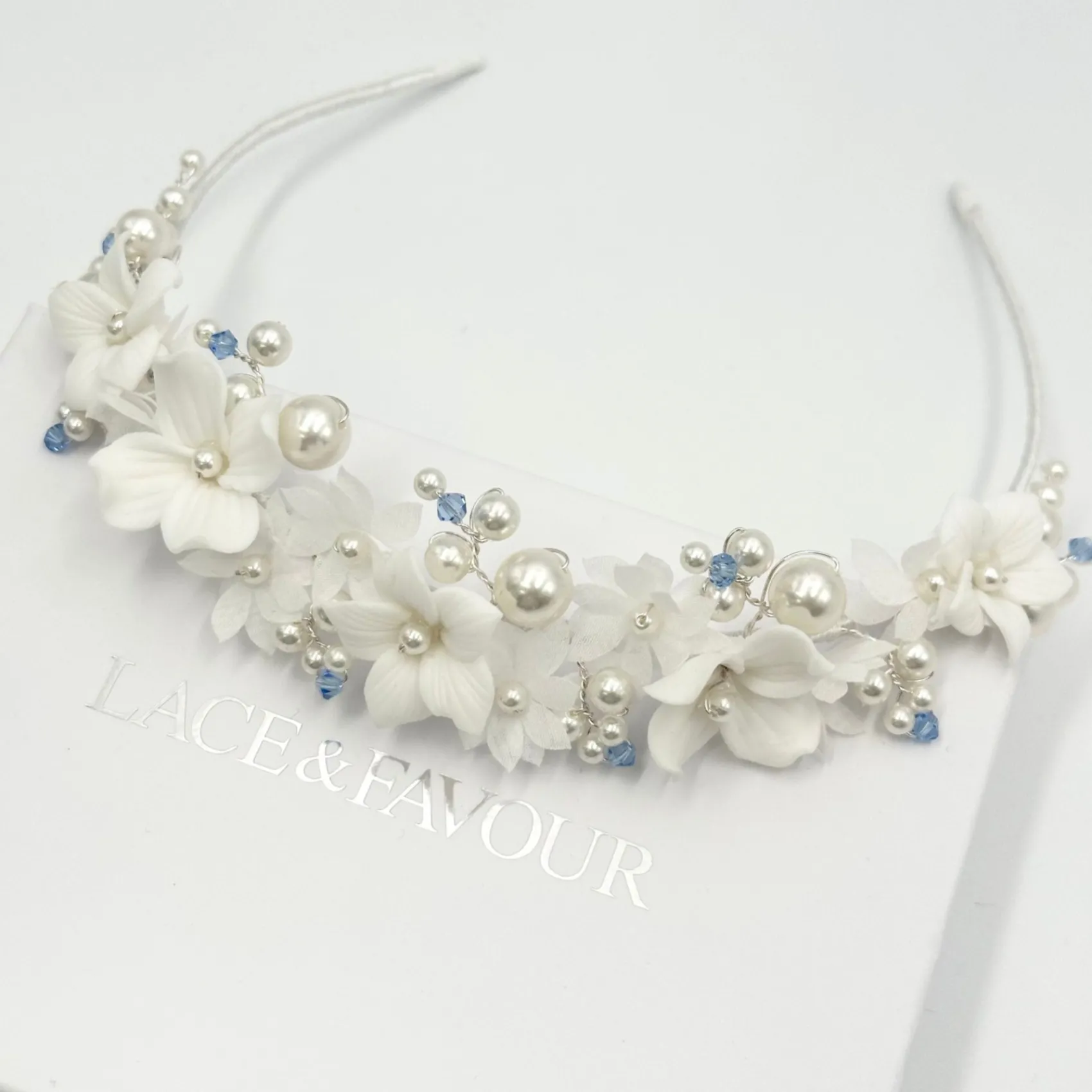 Beads & Beyond Tiffany Perle und heller Saphir Kristall Floral Tiara* Etwas Blaue Geschenke | Geschenke Für Die Braut