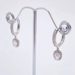Lace & Favour Tobago Silber Crystal verschönert Huggie Hoop Ohrringe* Silberner Abschlussball-schmuck | Abschlussball-ohrringe