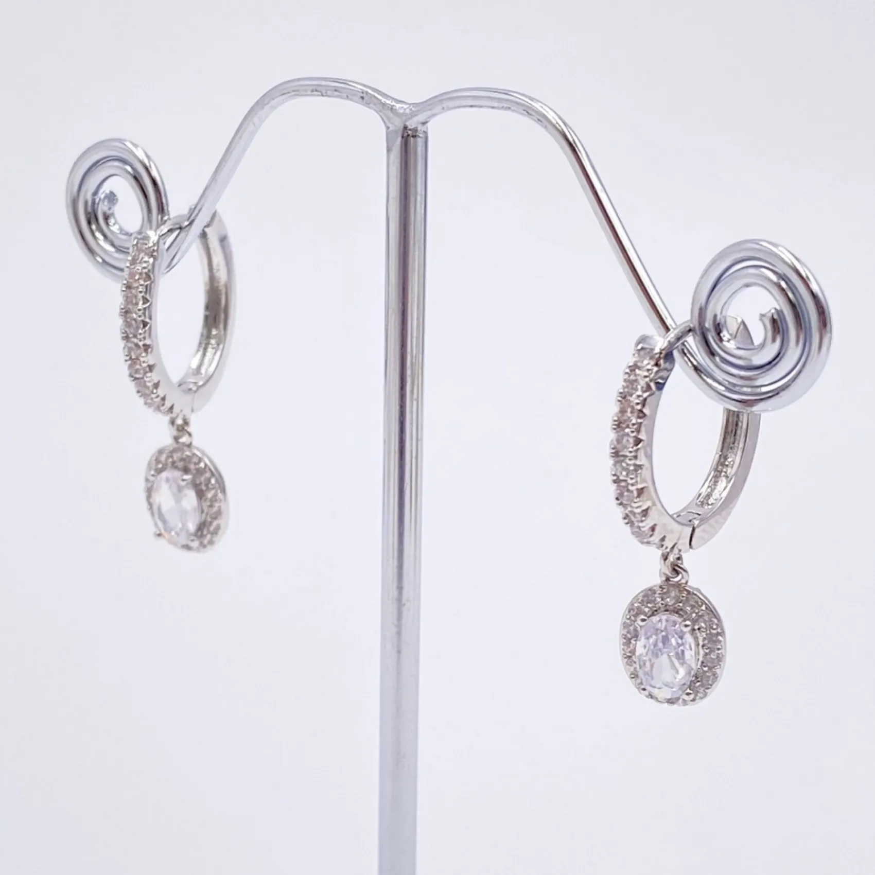 Lace & Favour Tobago Silber Crystal verschönert Huggie Hoop Ohrringe* Silberner Abschlussball-schmuck | Abschlussball-ohrringe