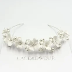 Beads & Beyond Trinity Elfenbein Keramik Blume und Perle Hochzeit Stirnband* Perlen-haarschmuck | Silberne Haar-accessoires