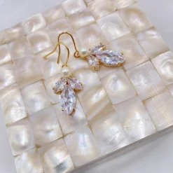 Lace & Favour Vermont Gold Perlen- und Kristalltropfen-Ohrringe* Geschenke Für Die Braut | Gold-hochzeitsschmuck