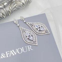 Lace & Favour Verona Statement-Kronleuchter-Ohrringe mit Cubic-Zirkonia* Vintage Hochzeitsschmuck | Kristall-hochzeitsschmuck