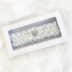 Boudoir Couture Versprechen Blau und Elfenbein Spitze Strumpfband mit Perle und Kristall Brosche* Etwas Blaue Geschenke | Geschenke Für Die Braut