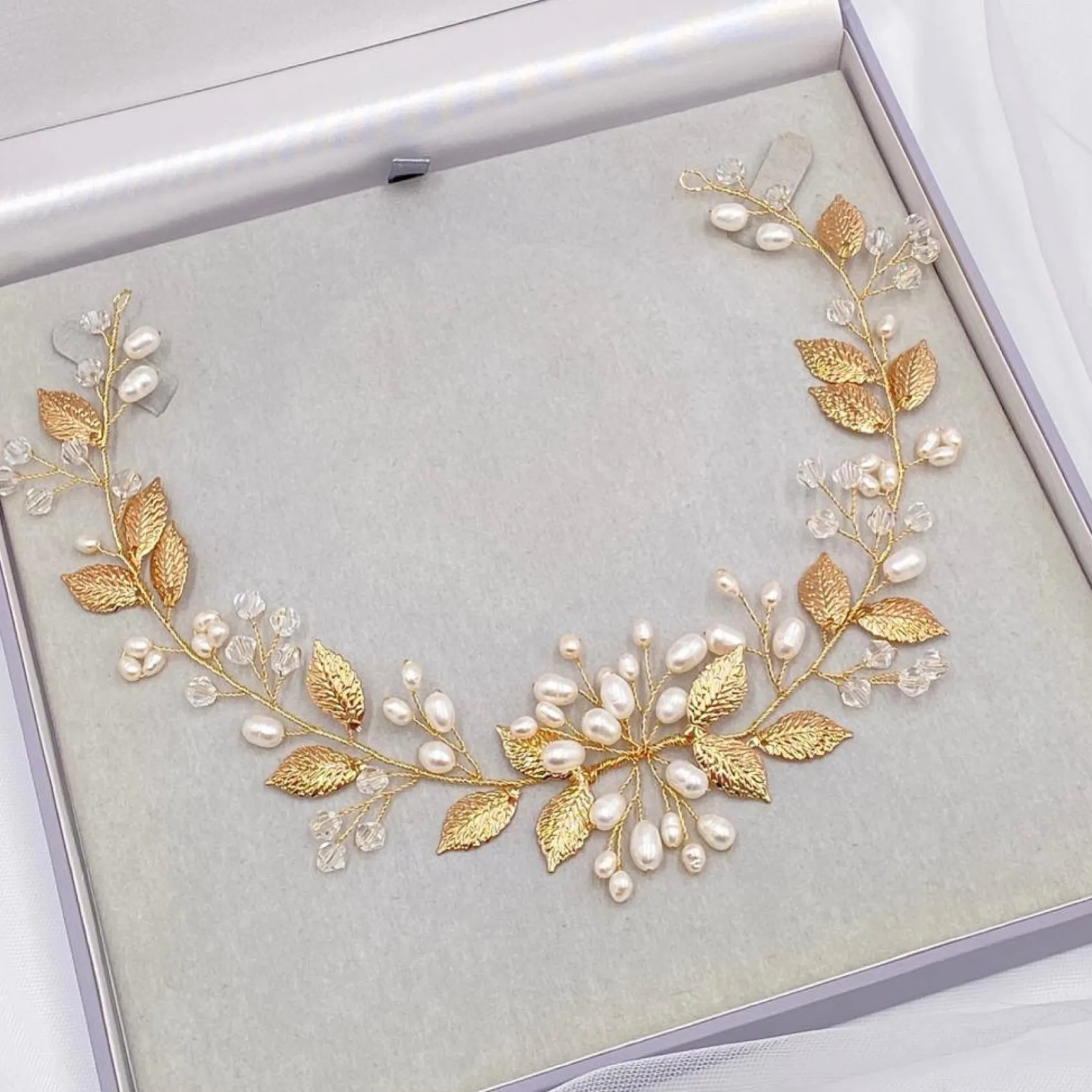 Lace & Favour Woodland Dream Goldene Blätter und Süßwasserperlen Haarstrang* Perlen-haarschmuck | Gold-haar-accessoires